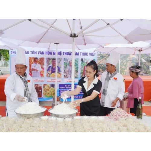 Trải Nghiệm Ẩm Thực Hà Tiên: Quảng Diễn Bánh Canh Bột Gạo Xắt Nhân Tôm Thịt